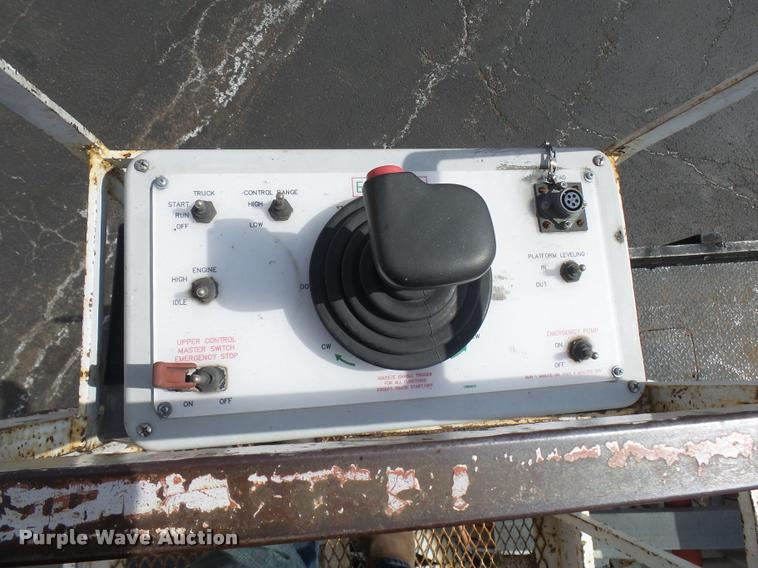 image for item CC9158 2005 International DuraStar 4300 bucket truck