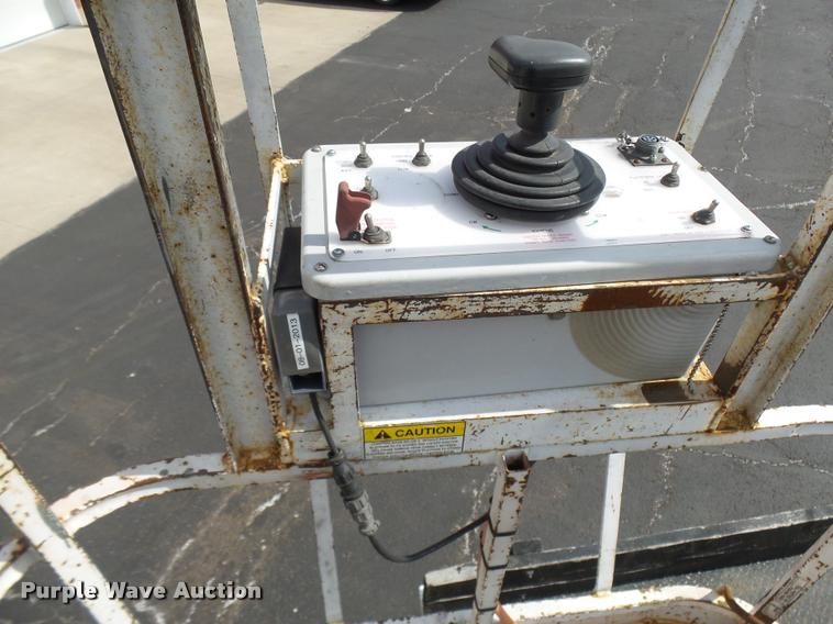 image for item CC9158 2005 International DuraStar 4300 bucket truck