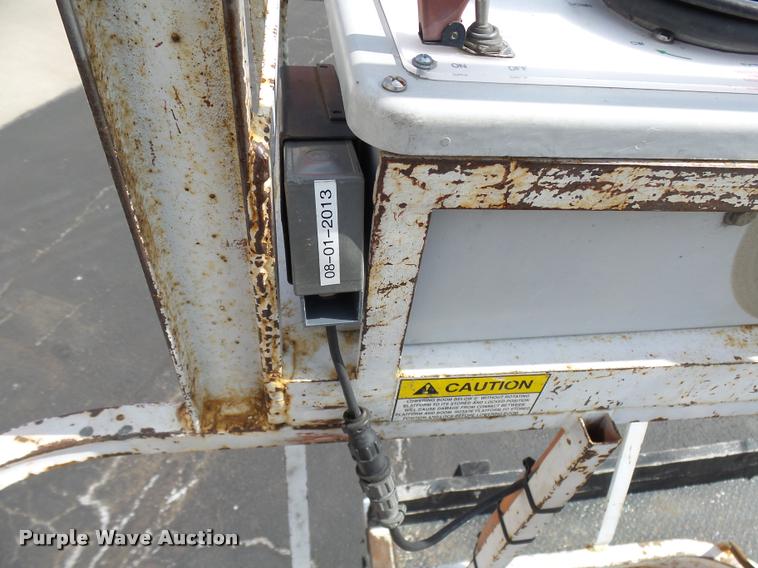 image for item CC9158 2005 International DuraStar 4300 bucket truck