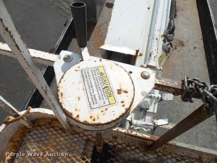 image for item CC9158 2005 International DuraStar 4300 bucket truck