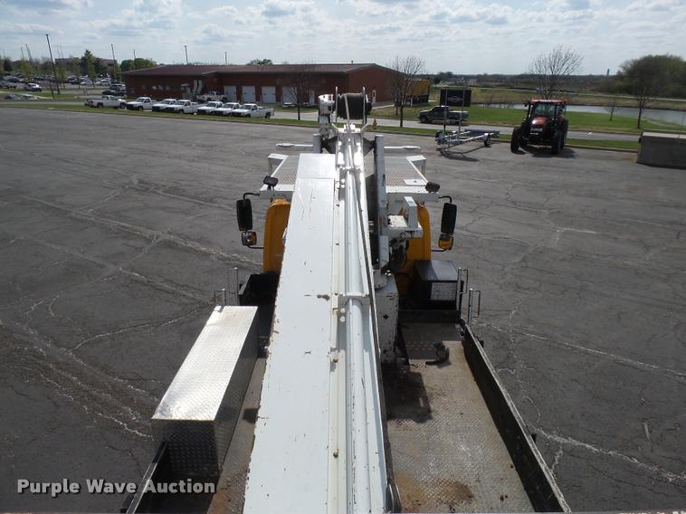 image for item CC9158 2005 International DuraStar 4300 bucket truck