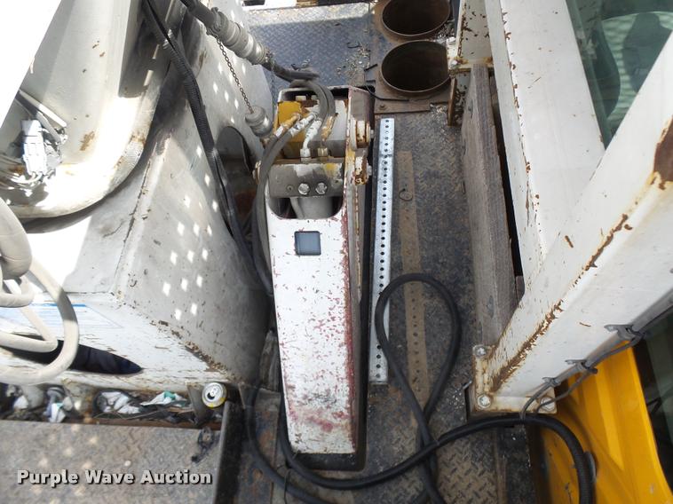 image for item CC9158 2005 International DuraStar 4300 bucket truck