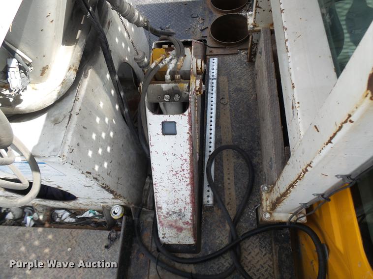 image for item CC9158 2005 International DuraStar 4300 bucket truck