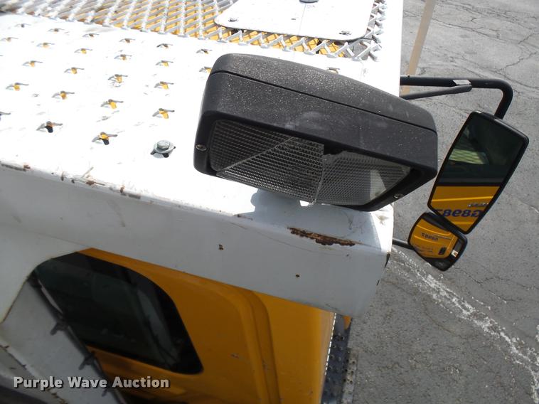 image for item CC9158 2005 International DuraStar 4300 bucket truck