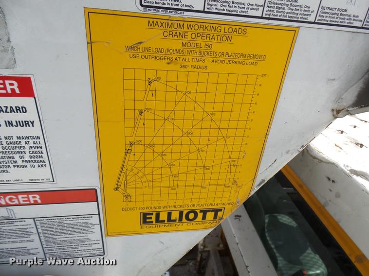 image for item CC9158 2005 International DuraStar 4300 bucket truck