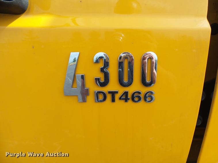 image for item CC9158 2005 International DuraStar 4300 bucket truck