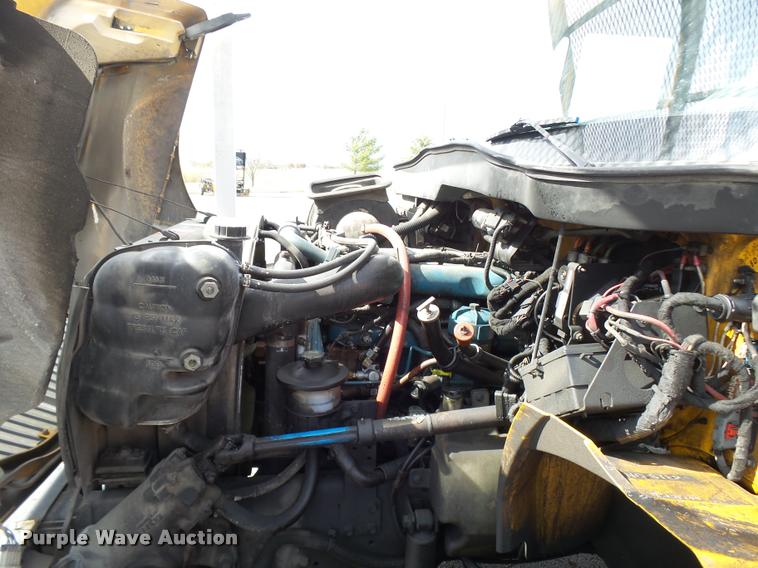 image for item CC9158 2005 International DuraStar 4300 bucket truck