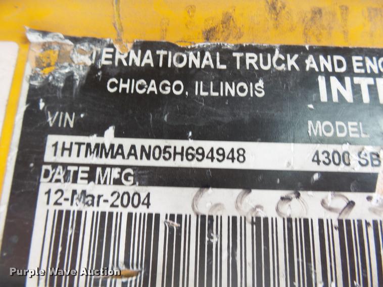 image for item CC9158 2005 International DuraStar 4300 bucket truck