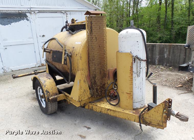 image for item CC9174 1999 Seal Master seal coat machine