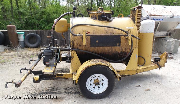 image for item CC9174 1999 Seal Master seal coat machine