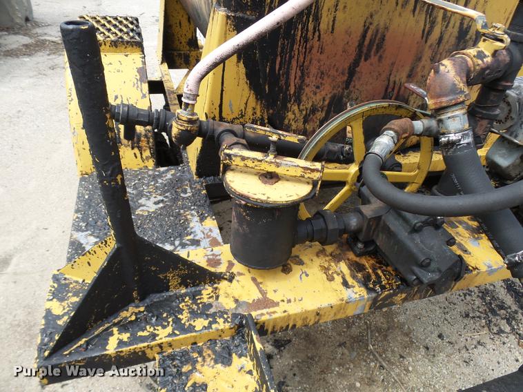 image for item CC9174 1999 Seal Master seal coat machine