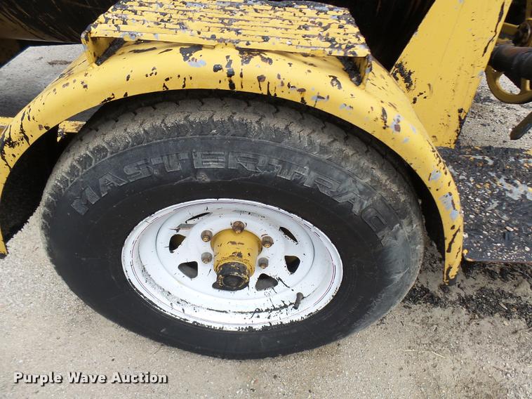 image for item CC9174 1999 Seal Master seal coat machine