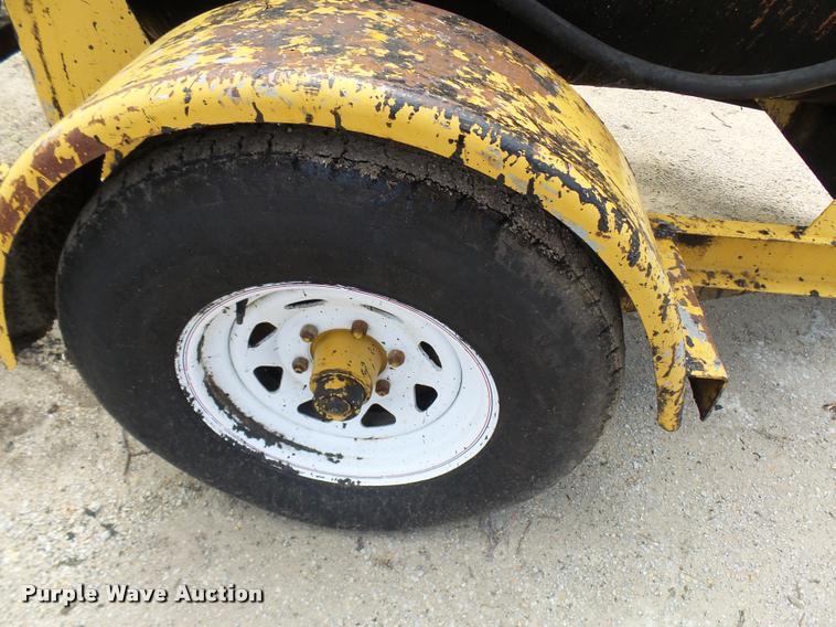 image for item CC9174 1999 Seal Master seal coat machine