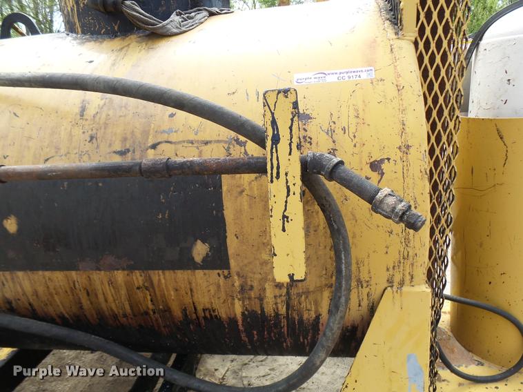 image for item CC9174 1999 Seal Master seal coat machine