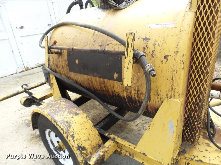 image for item CC9174 1999 Seal Master seal coat machine