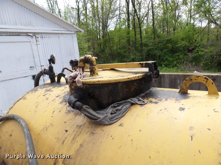 image for item CC9174 1999 Seal Master seal coat machine