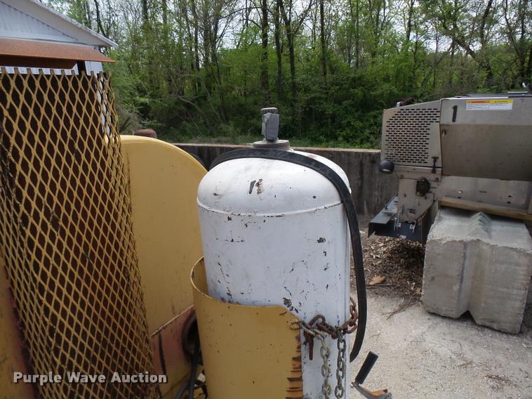 image for item CC9174 1999 Seal Master seal coat machine