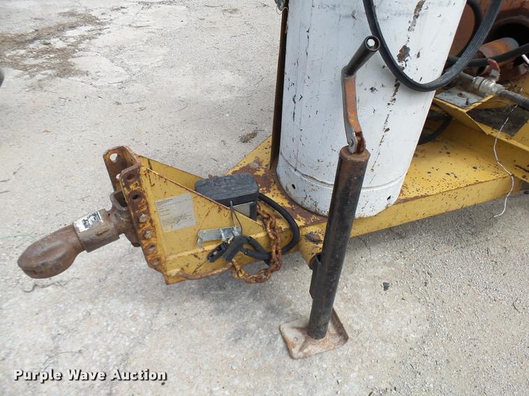 image for item CC9174 1999 Seal Master seal coat machine