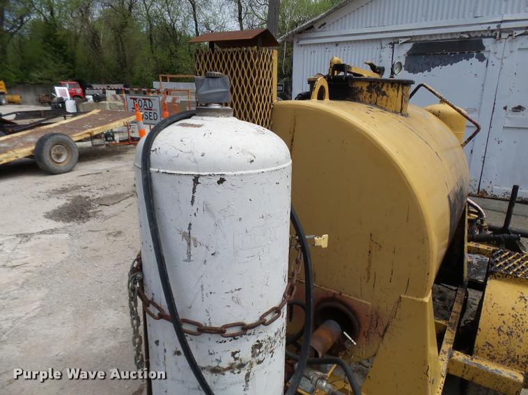 image for item CC9174 1999 Seal Master seal coat machine