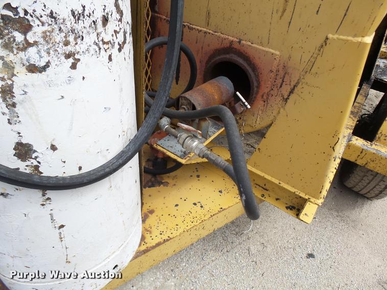 image for item CC9174 1999 Seal Master seal coat machine