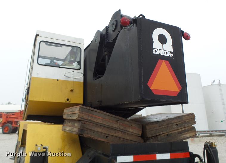 image for item DA3432 1980 P & H Omega 18 crane