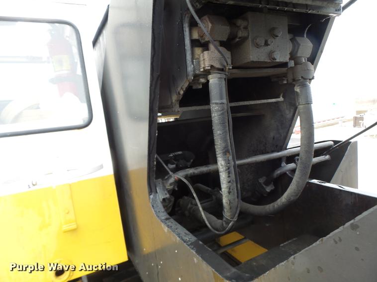 image for item DA3432 1980 P & H Omega 18 crane