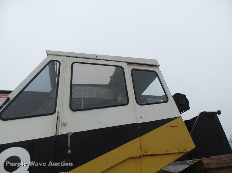 image for item DA3432 1980 P & H Omega 18 crane