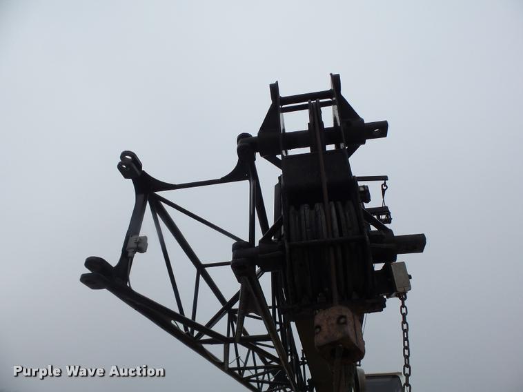 image for item DA3432 1980 P & H Omega 18 crane