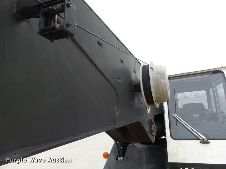 image for item DA3432 1980 P & H Omega 18 crane