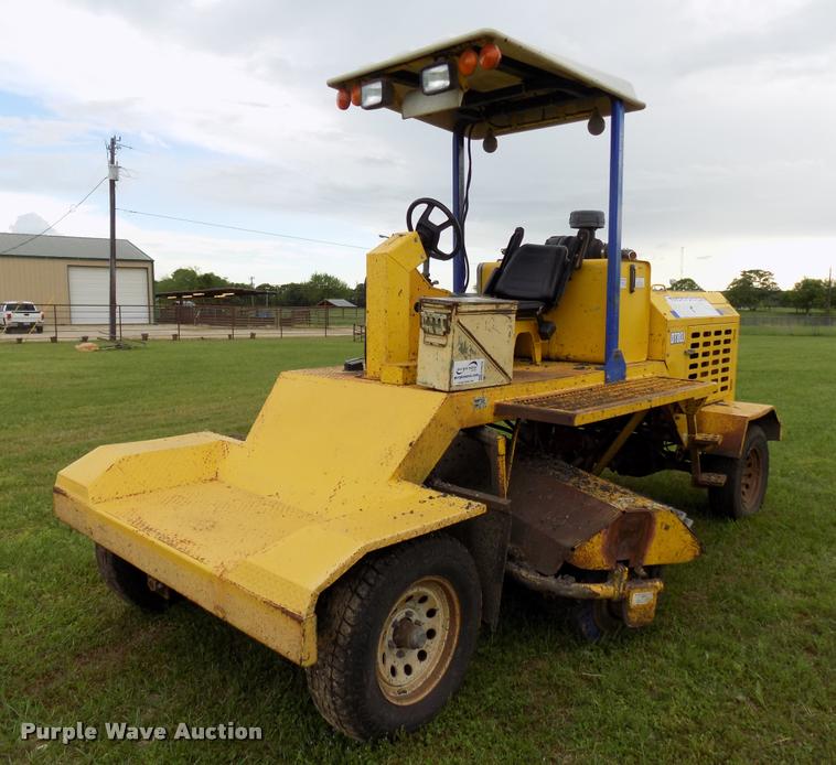 image for item DA6076 2010 Superior Broom DT80J broom