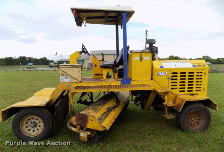 image for item DA6076 2010 Superior Broom DT80J broom