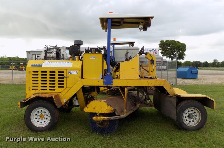 image for item DA6076 2010 Superior Broom DT80J broom