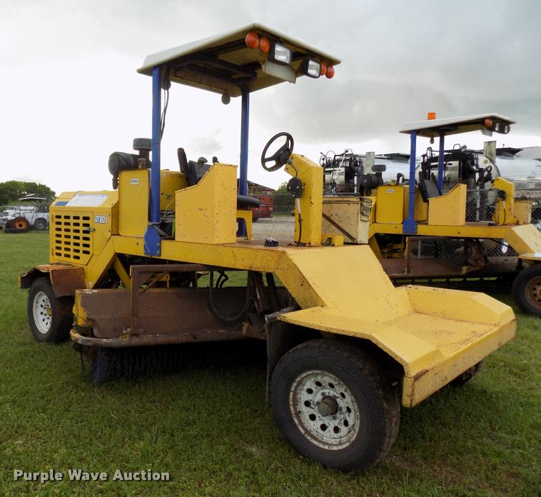 image for item DA6076 2010 Superior Broom DT80J broom