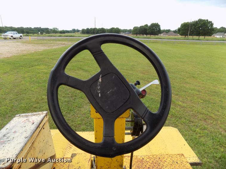 image for item DA6076 2010 Superior Broom DT80J broom