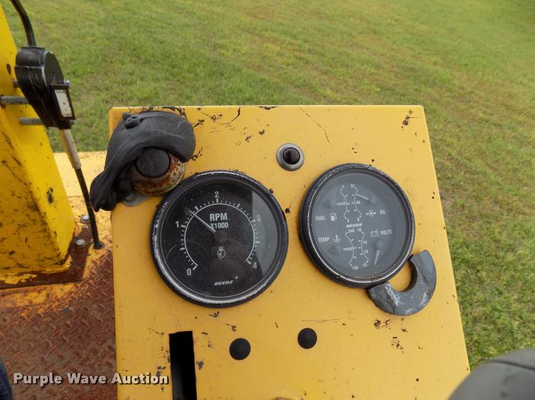 image for item DA6076 2010 Superior Broom DT80J broom