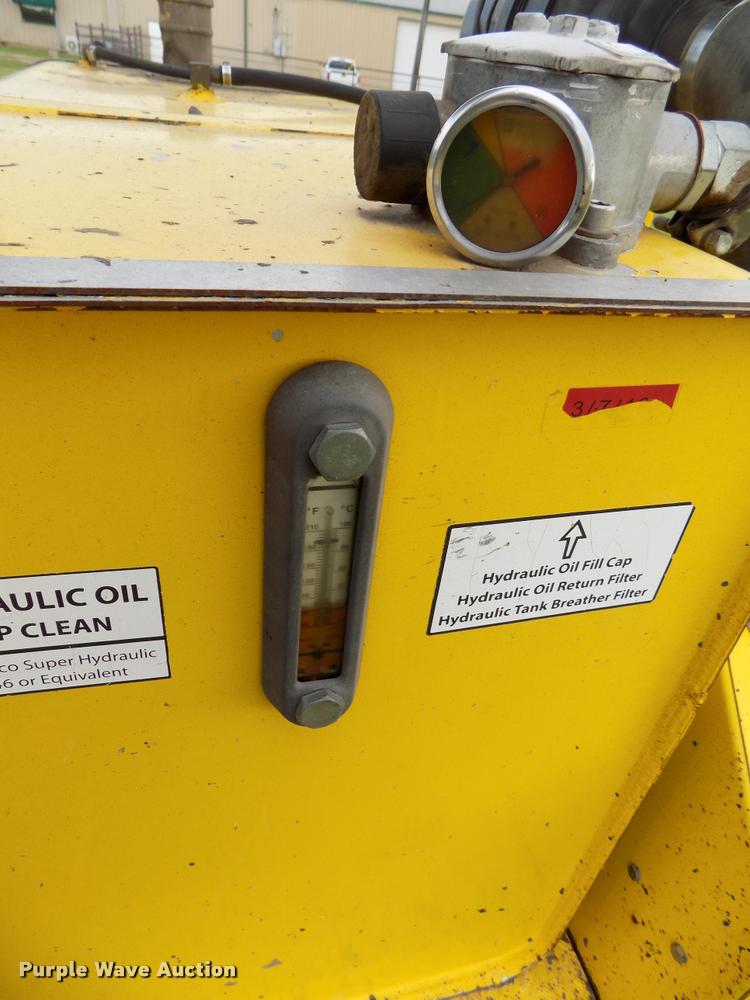 image for item DA6076 2010 Superior Broom DT80J broom