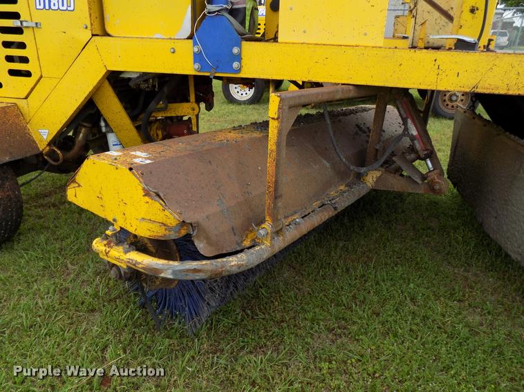 image for item DA6076 2010 Superior Broom DT80J broom