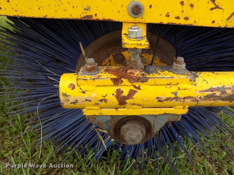 image for item DA6076 2010 Superior Broom DT80J broom