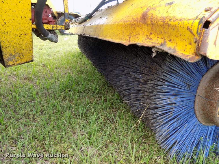 image for item DA6076 2010 Superior Broom DT80J broom