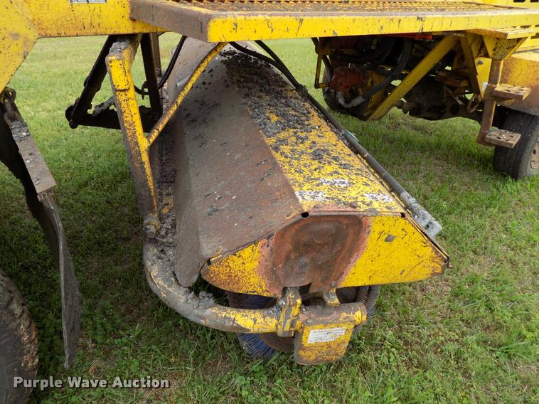 image for item DA6076 2010 Superior Broom DT80J broom