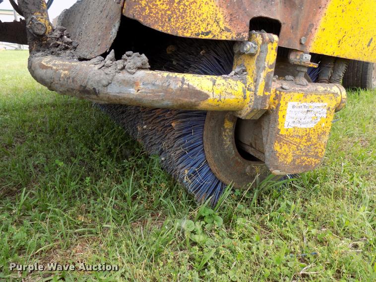 image for item DA6076 2010 Superior Broom DT80J broom