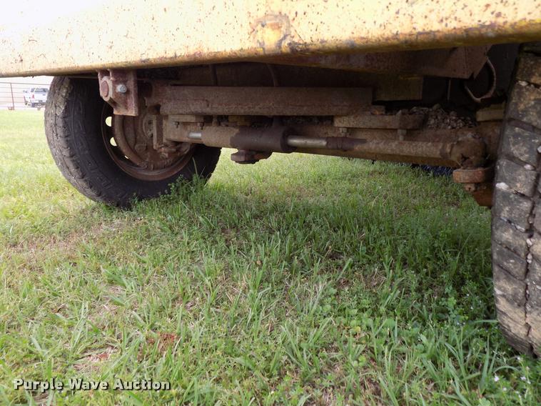 image for item DA6076 2010 Superior Broom DT80J broom