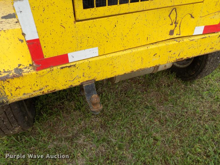 image for item DA6076 2010 Superior Broom DT80J broom