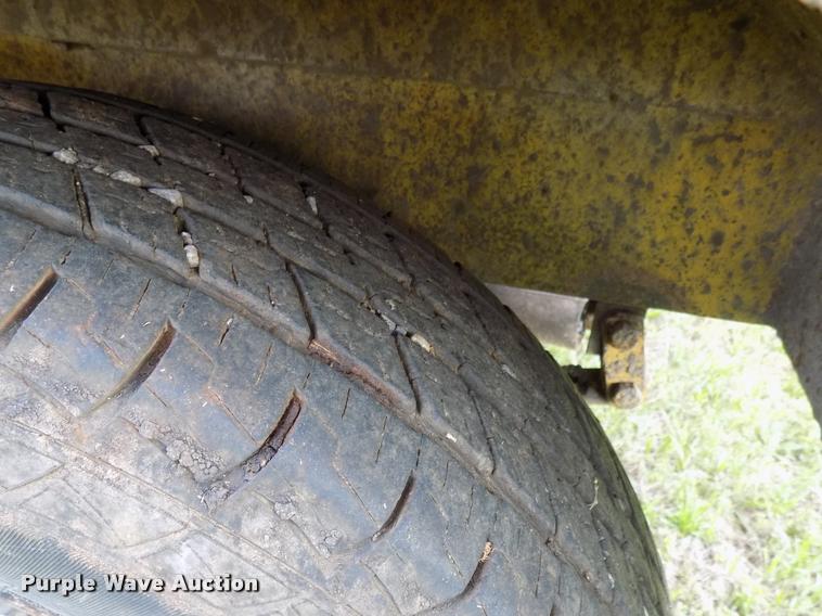 image for item DA6076 2010 Superior Broom DT80J broom