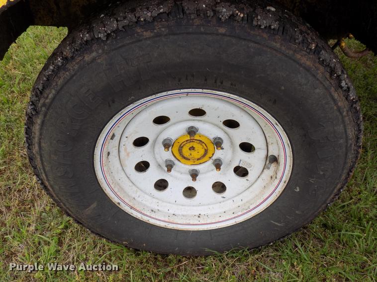 image for item DA6076 2010 Superior Broom DT80J broom