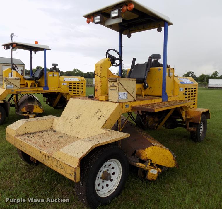 image for item DA6077 2010 Superior Broom DT80-J broom