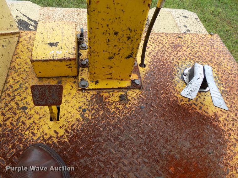 image for item DA6077 2010 Superior Broom DT80-J broom