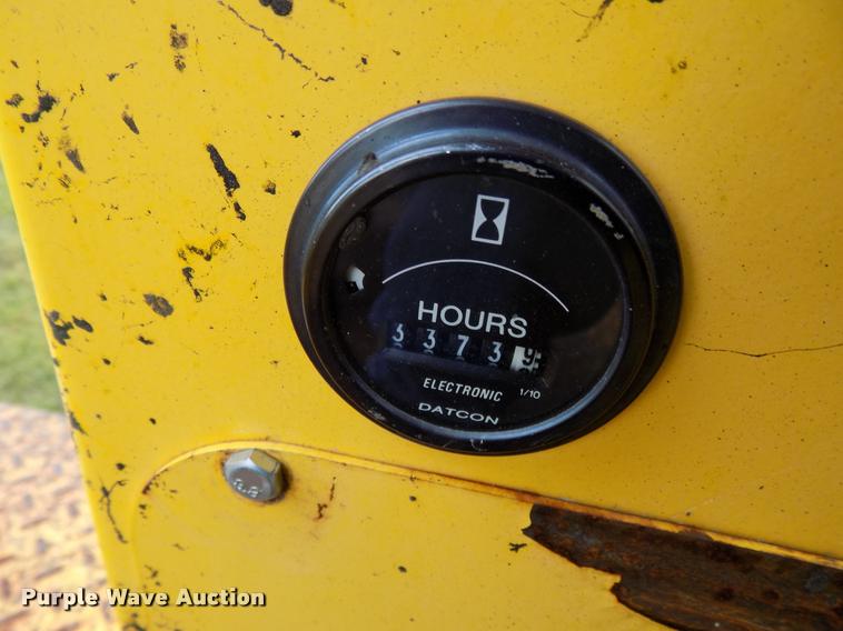 image for item DA6077 2010 Superior Broom DT80-J broom