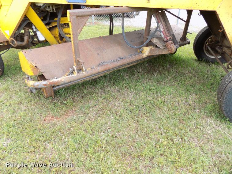 image for item DA6077 2010 Superior Broom DT80-J broom