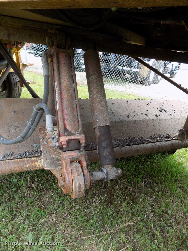 image for item DA6077 2010 Superior Broom DT80-J broom